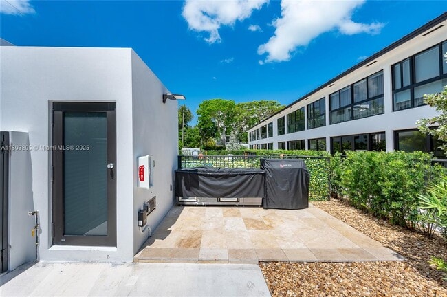 Building Photo - 204 Sunrise Dr
