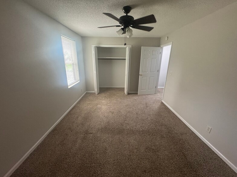 Building Photo - 1306 Huntington Dr
