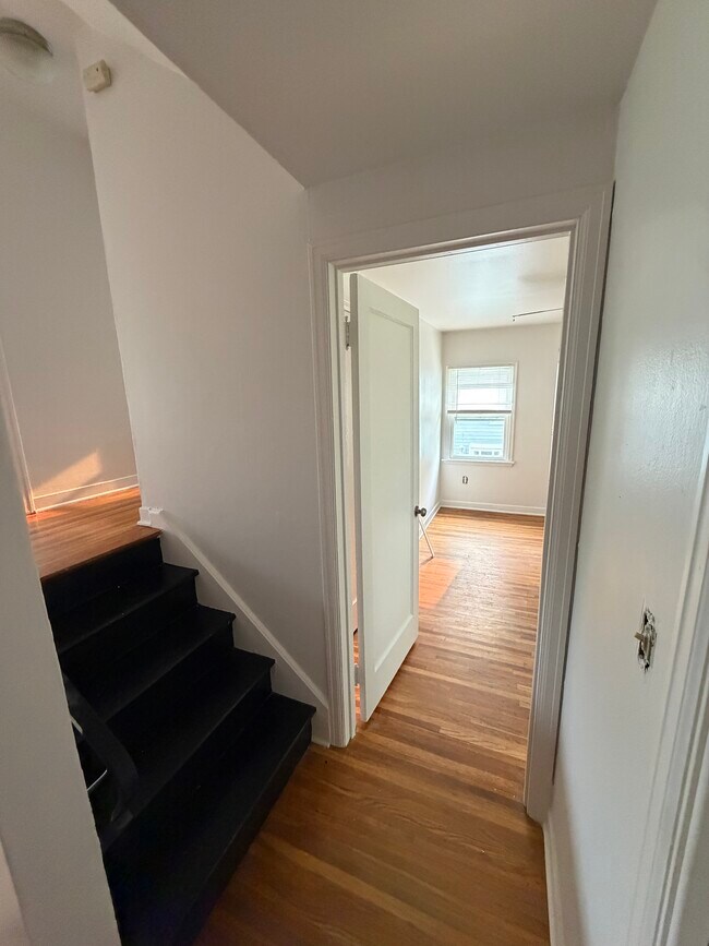 Building Photo - 864 Highland Ave