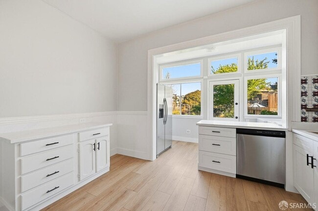 Building Photo - 1529 Hampshire St