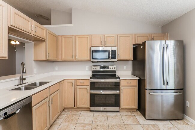 Building Photo - 466 Valencia Pl Cir