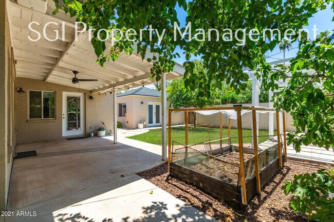 Building Photo - 1315 W Holly St