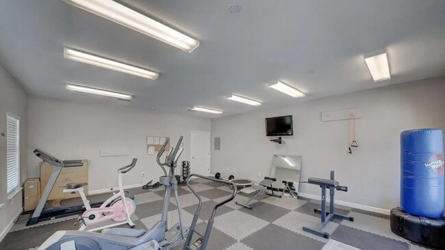 Building Photo - 7221 Quail Hollow Dr