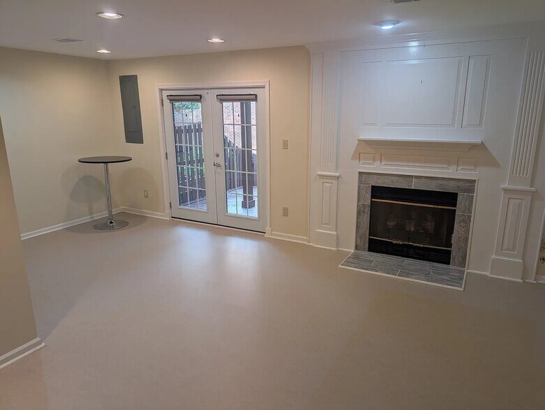 Building Photo - 11908 Matthews Ct