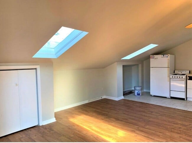 Building Photo - 616 Saluda Ave