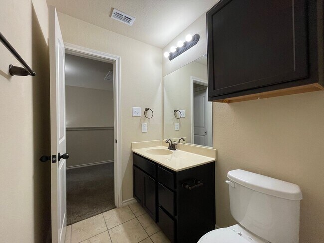 Building Photo - Townhome for rent