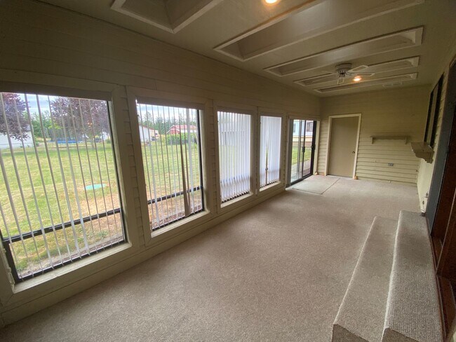 Building Photo - Spacious Buckley Home by Maris Farms