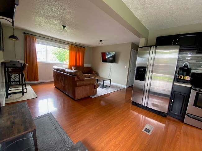 living room - 9001 Shaun Landing Cir