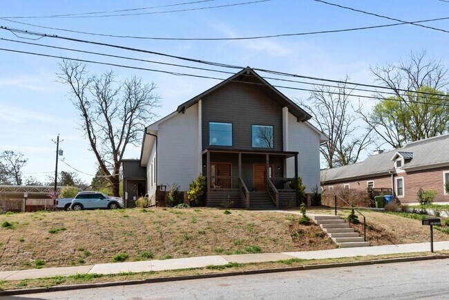 Building Photo - 955 Wylie St SE