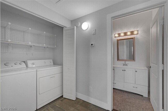 Building Photo - 9050 W Warm Springs Rd