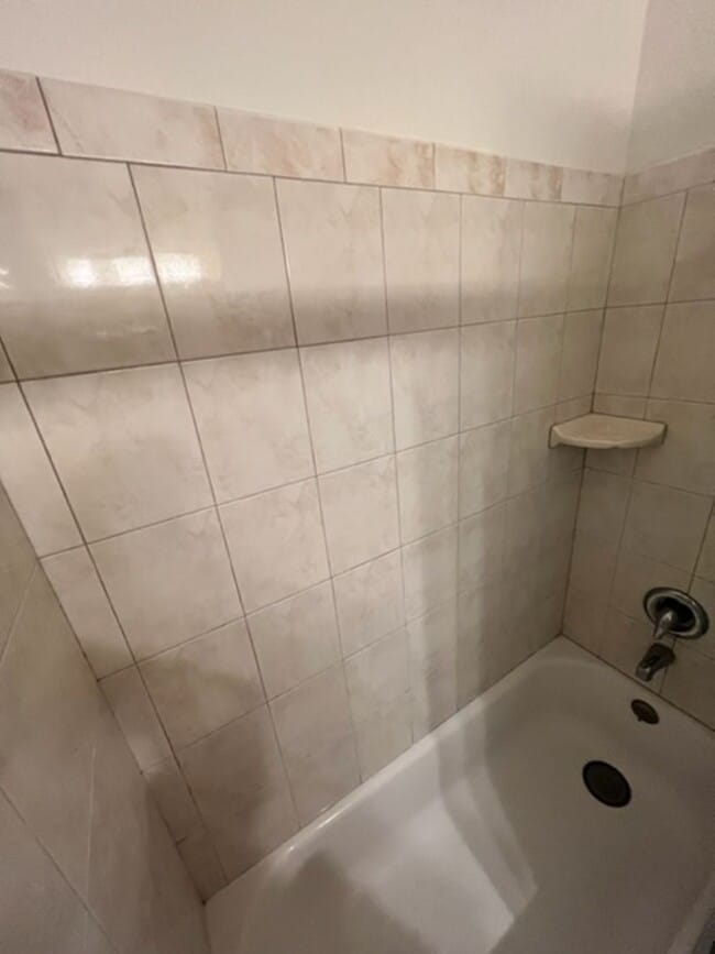 Building Photo - Beautiful One bedroom in gated complex one block from Ocean In Long Beach