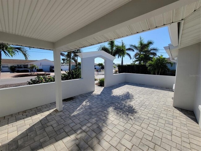 Building Photo - 3616 Royal Palm Dr