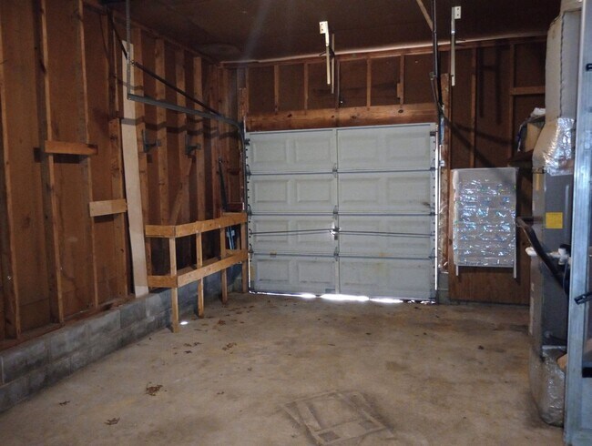 Building Photo - 2 Bedroom, 2 Full Bath Single Family Home ...