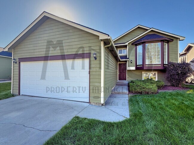 Primary Photo - Beautiful Gleneden Heights Home