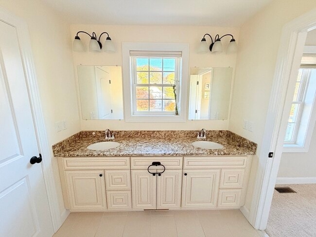 Building Photo - 17 Hamel Way