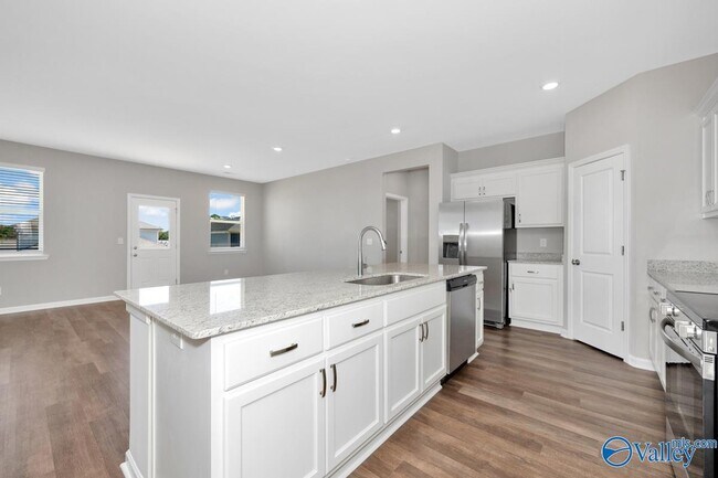 Building Photo - 103 Evergreen Ml Ln