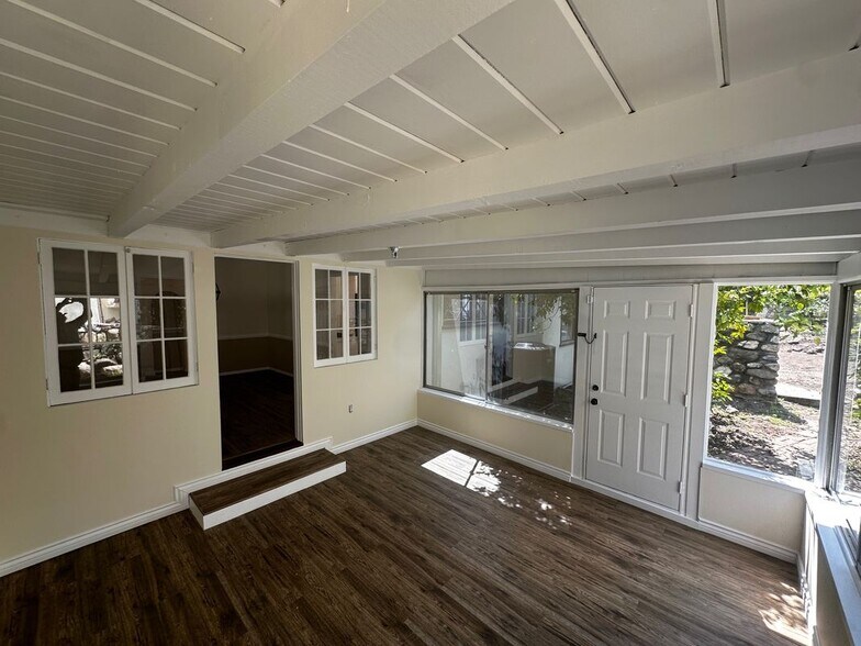 Building Photo - 2151 N Altadena Dr