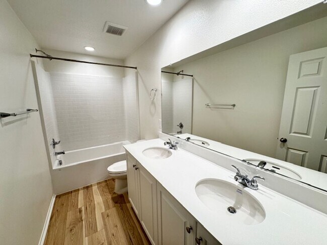 Building Photo - Newly built 5 + 3 With Solar! $4000/Month