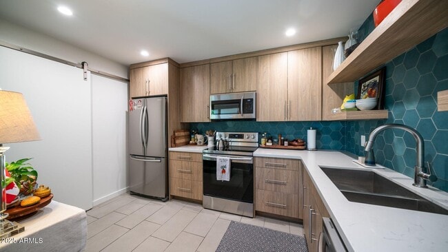 Building Photo - 4201 E Camelback Rd