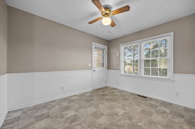 Building Photo - Lovely 3 bed 2 bath home located in Lillin...