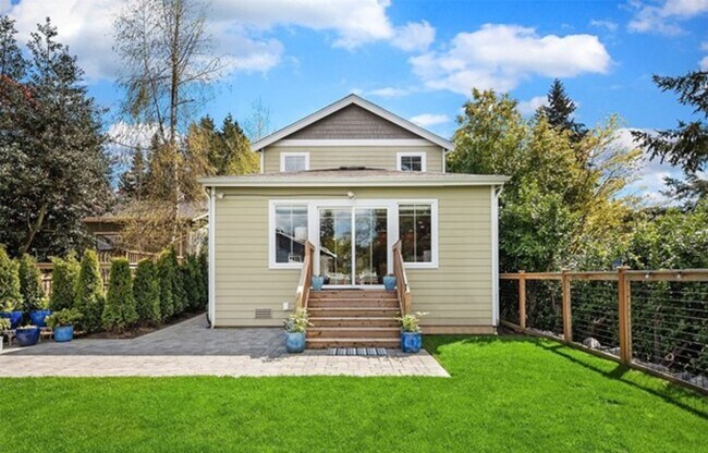 Building Photo - Impeccably Maintained and Wonderfully Updated Kenmore Home with 3 Bed and 2.5 Bath