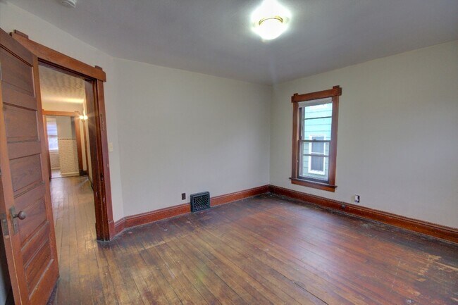 Building Photo - SL AAC907