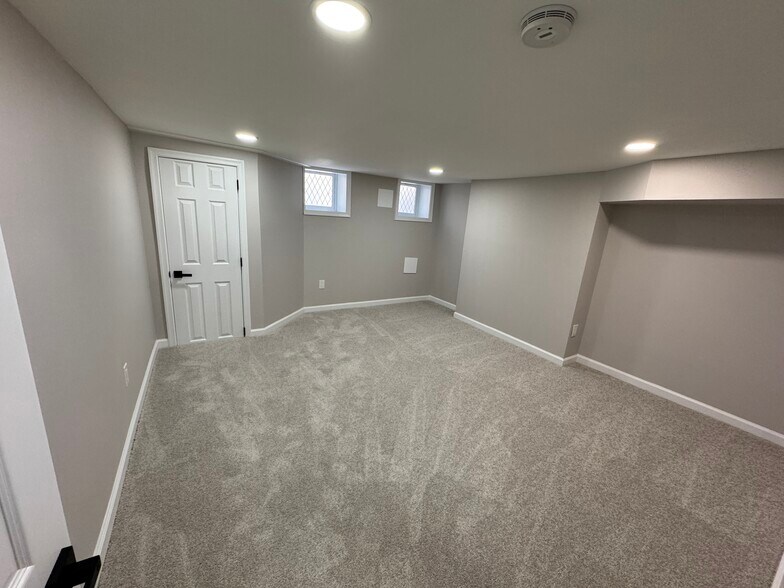 Building Photo - 1106 S Carey St