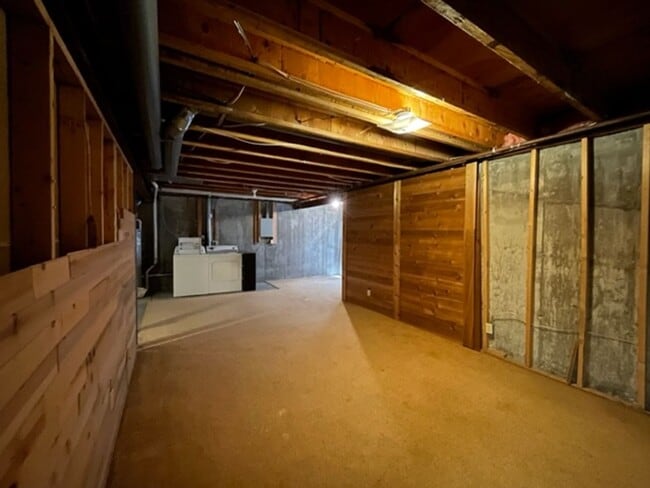 Building Photo - 8020 Holland Ct