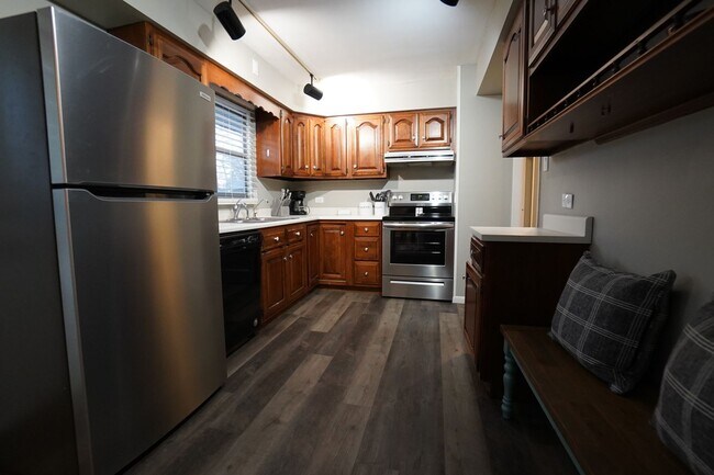 Building Photo - 4 Bedroom 2 Bathroom FULLY FURNISHED Home with Fenced in Backyard and 2 Car Garage-  UTILITIES IN...