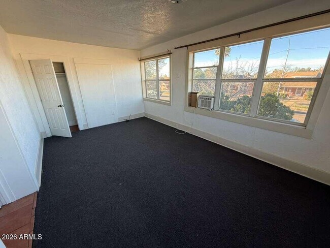 Building Photo - 1165 E 10th St