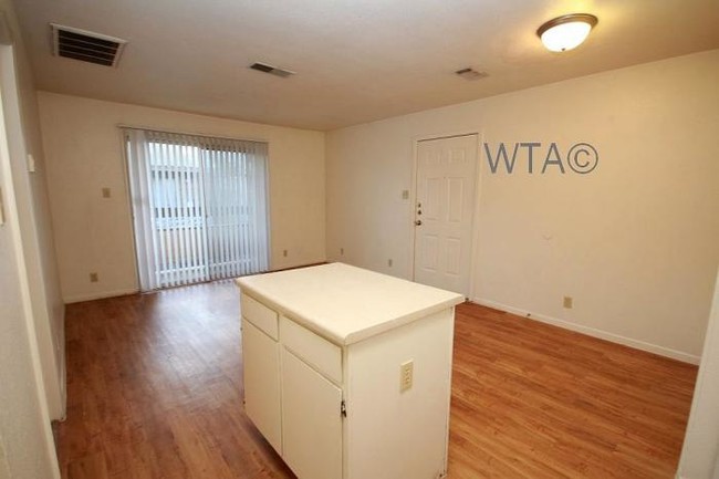 Building Photo - 2 bedroom in SAN MARCOS TX 78666