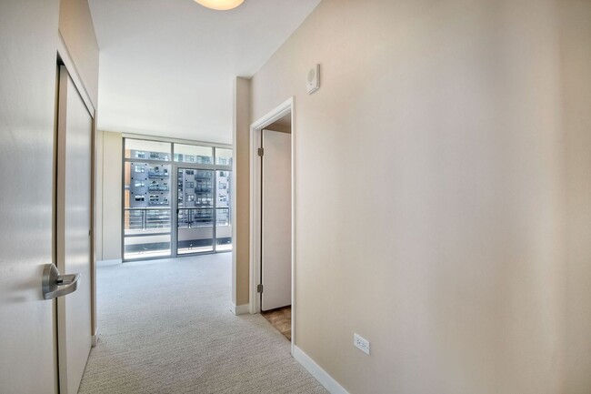 Building Photo - Condo - Heart of Downtown San Diego