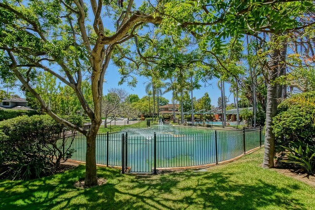 Building Photo - PRIME POOLFRONT LOCATION & CLOSE TO MAIN GATE! BRIGHT & SPACIOUS, END-UNIT POOLFRONT TOWNHOUSE W/...