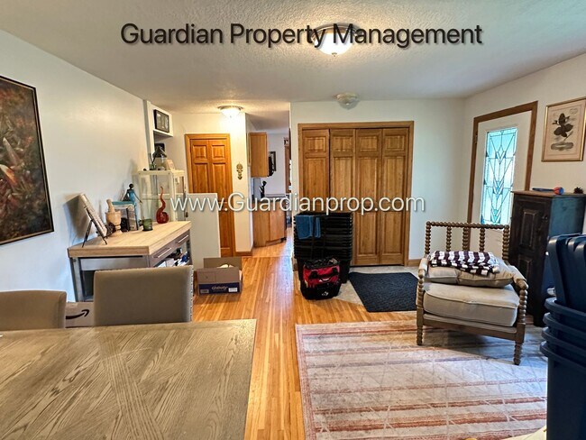 Building Photo - Minnetonka Single Family Home, Corner Lot, Dishwasher, W/D, 1 Car Garage