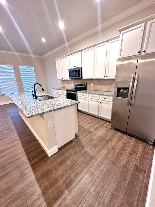 Building Photo - 7526 102nd St