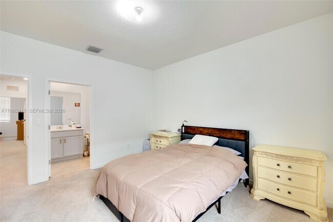 Building Photo - 834 SW 11th Ter