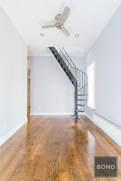 Building Photo - 202 E 13th St