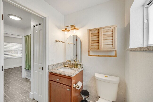 Building Photo - Remodeled 3/2 in Central Merritt Island!