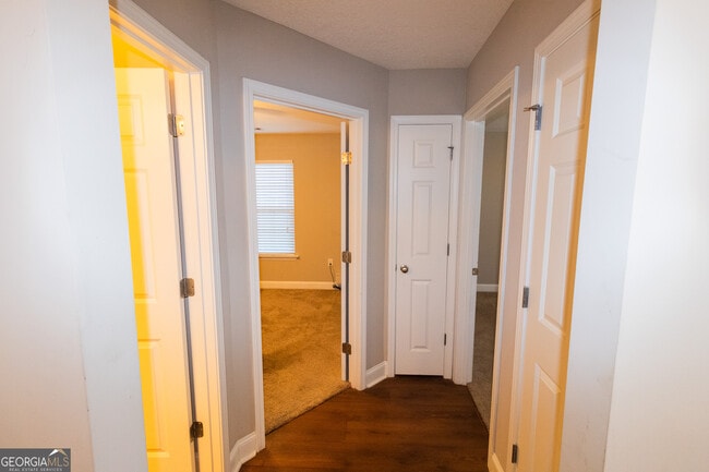 Building Photo - 173 Stillwater Dr