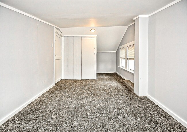 Building Photo - 3343 Waterside Dr