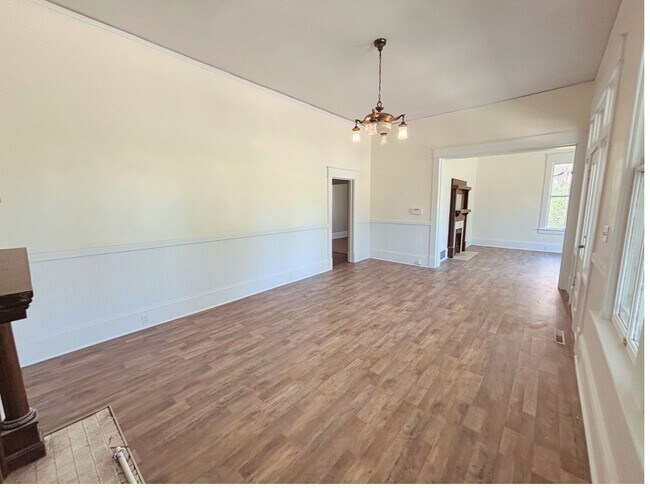 Building Photo - 114 Forest Ave