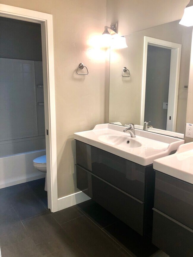 Building Photo - Recently renovated home near downtown Davis