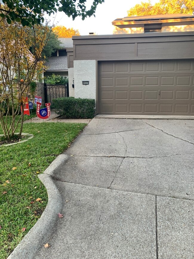 Building Photo - 6425 Southpoint Dr