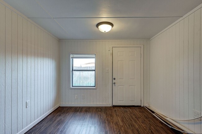 Building Photo - Welcome to your next home—a charming 2-bedroom, 2-bathroom retreat