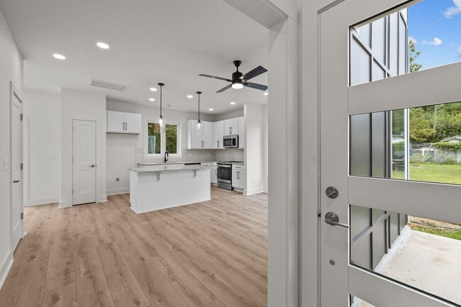 Building Photo - Gorgeous New Construction near Downtown Durham, Premium Finishes - Pet Friendly!