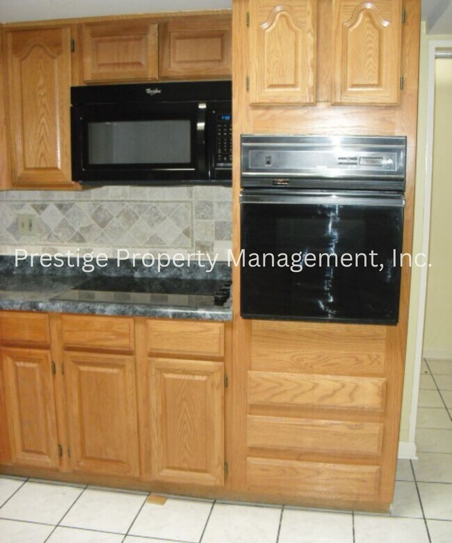 Building Photo - Beautifully and Spacious East Side Home!