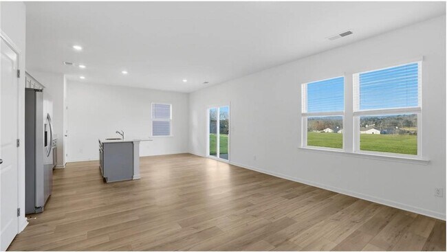 Building Photo - 129 Saddlebred Wy