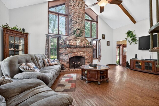 Building Photo - 1517 Manor Way