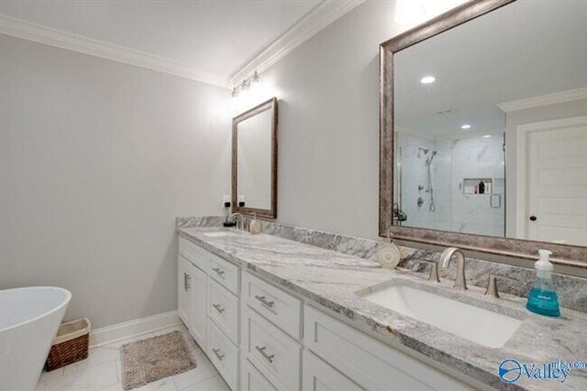 Building Photo - 8129 Hickory Hill Ln SE