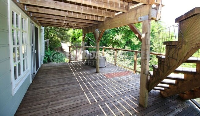 Building Photo - 47 Woodside Ln